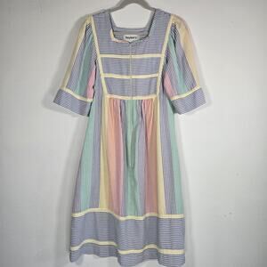 Vintage Saybury Multicolor Seersucker Housecoat. Size Small.